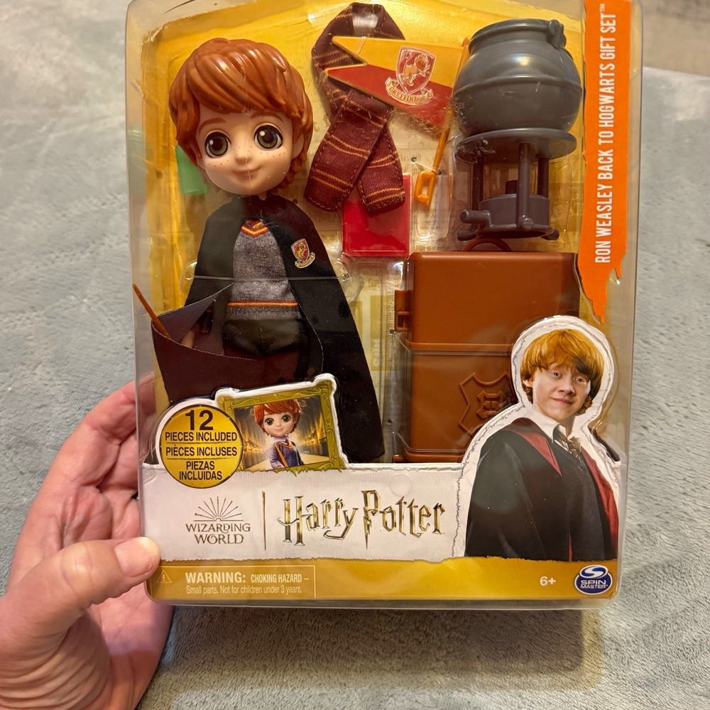Spin Master Wizarding World Harry Potter Ron Weasley Back to Hogwarts Gift Set